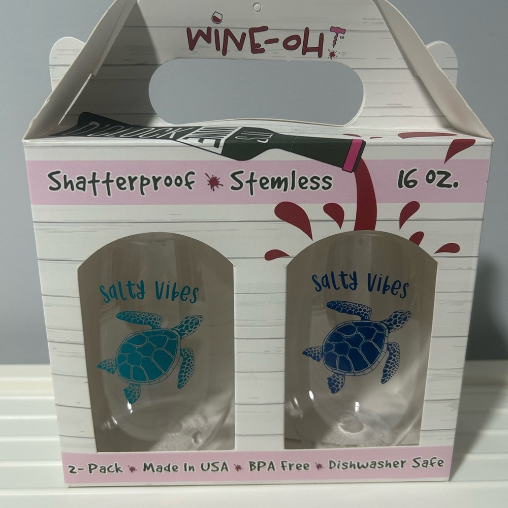 Salty Vibes Turtle Stemless Shatterproof Plastic Wine Glasses (pack of 2)